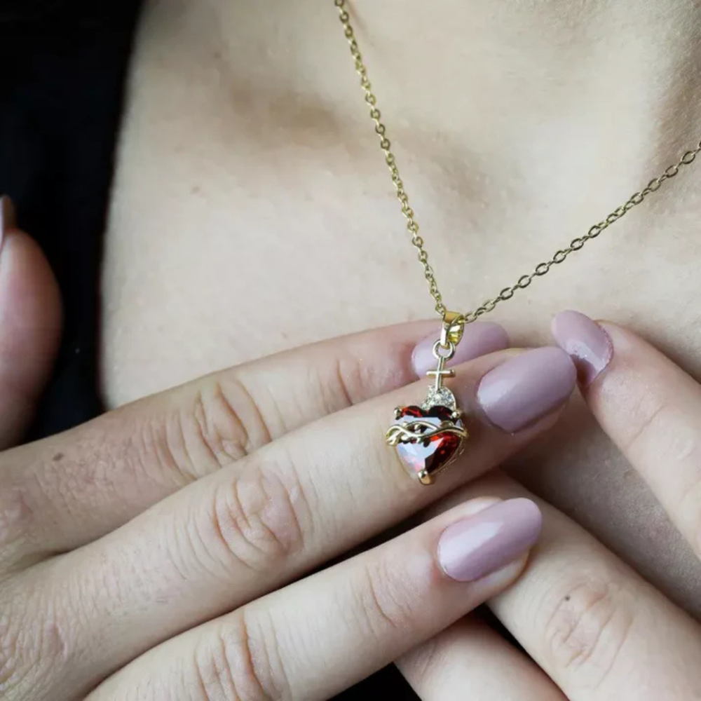 Detalhe do pingente Sagrado Coração de Jesus